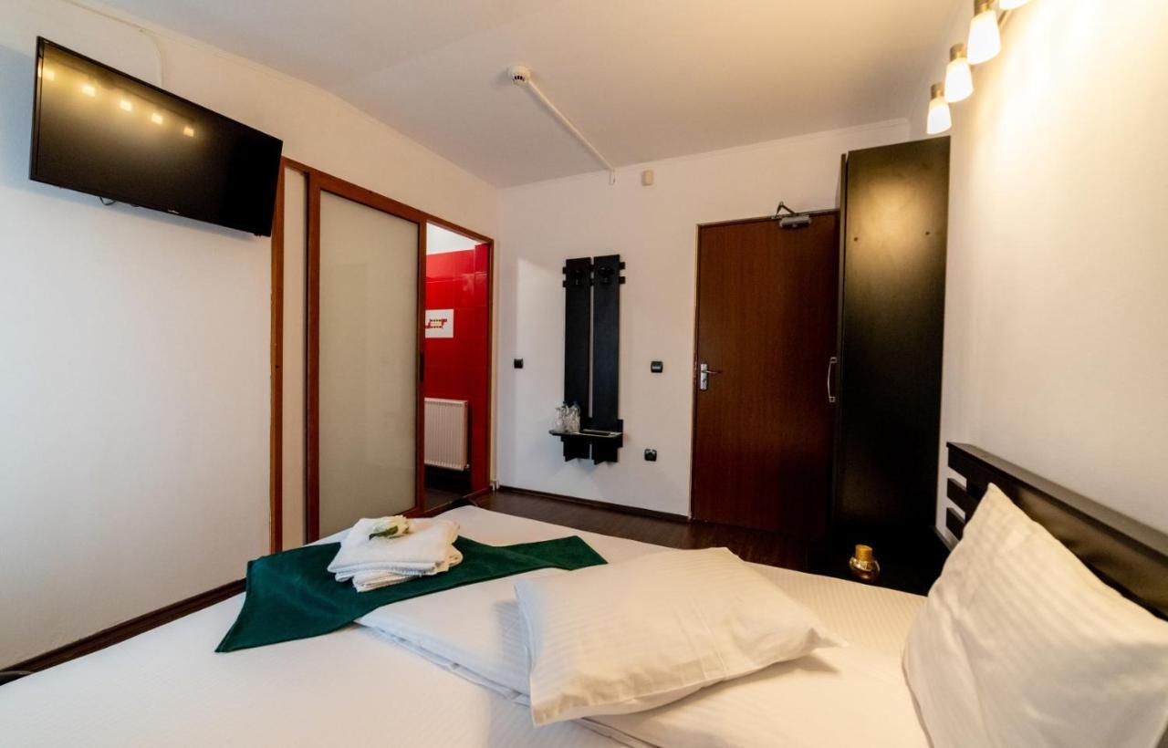 Escala Rooms Ghimbav Extérieur photo