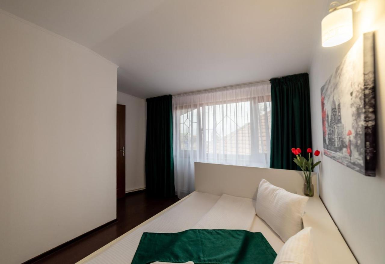 Escala Rooms Ghimbav Extérieur photo