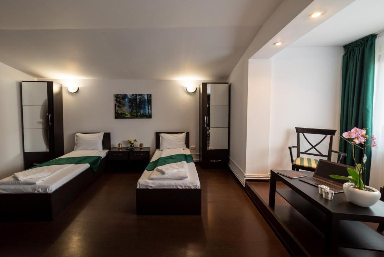 Escala Rooms Ghimbav Extérieur photo