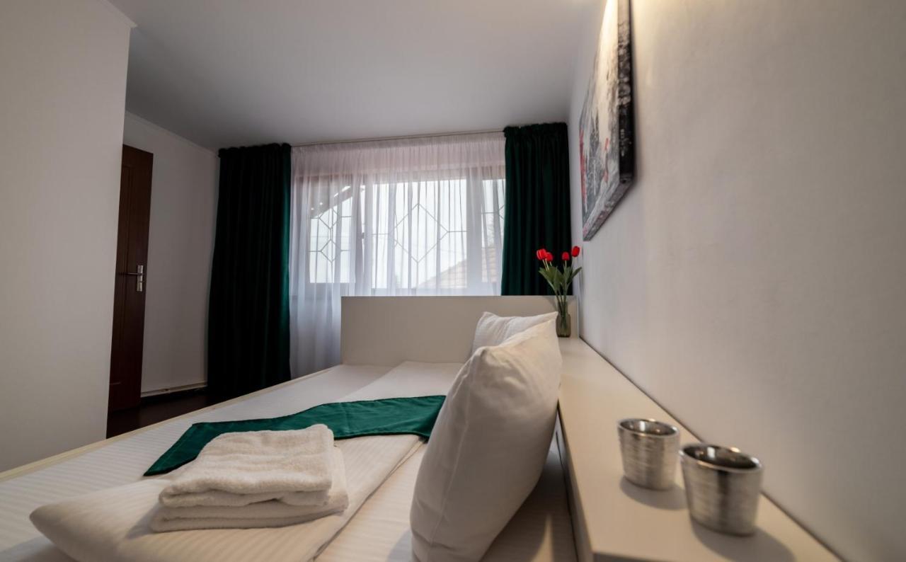 Escala Rooms Ghimbav Extérieur photo