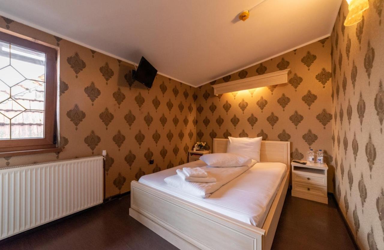 Escala Rooms Ghimbav Extérieur photo