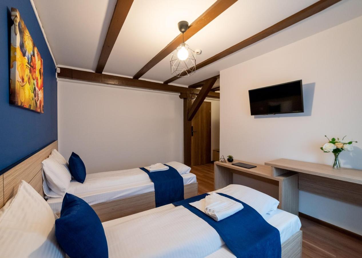 Escala Rooms Ghimbav Extérieur photo