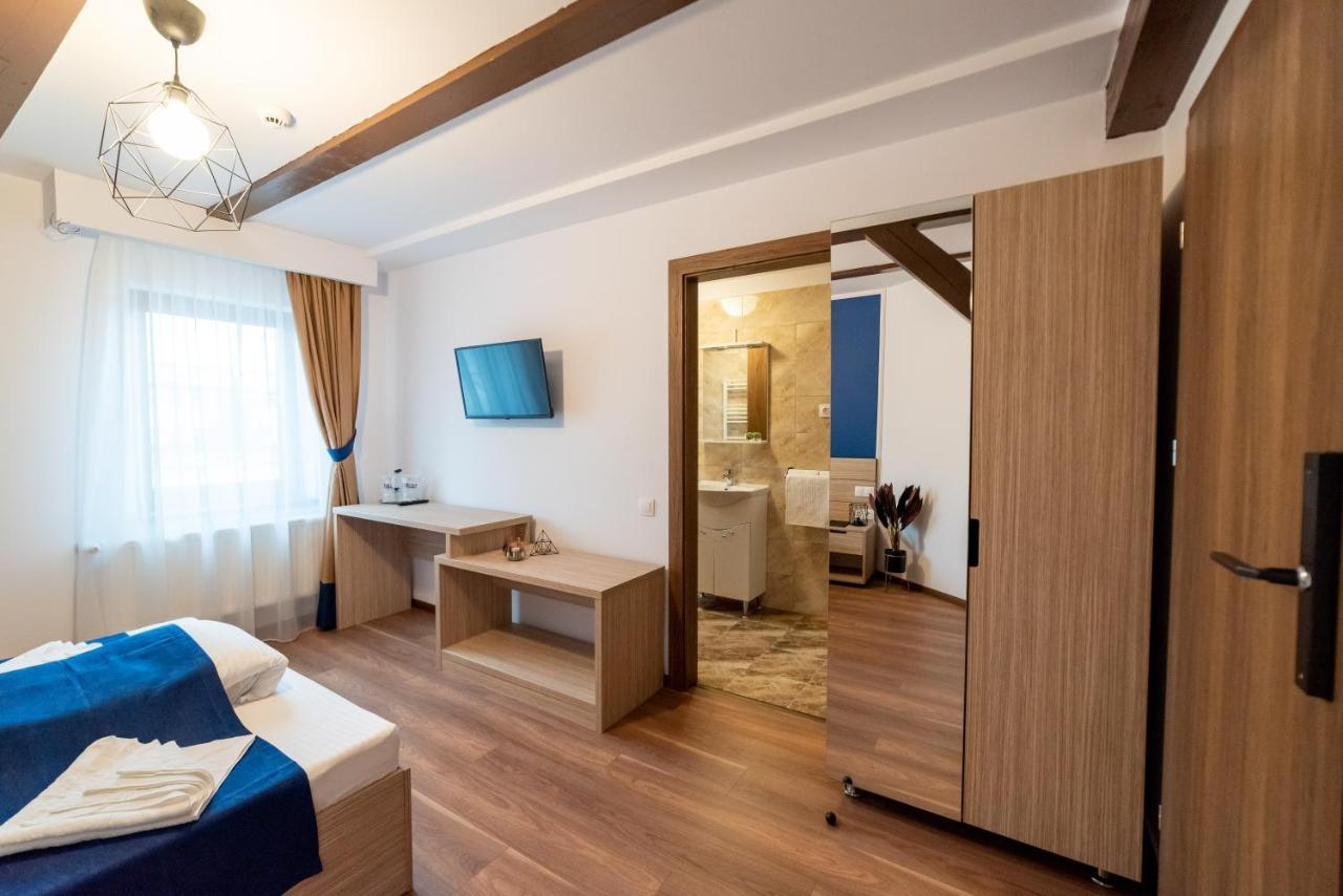 Escala Rooms Ghimbav Extérieur photo