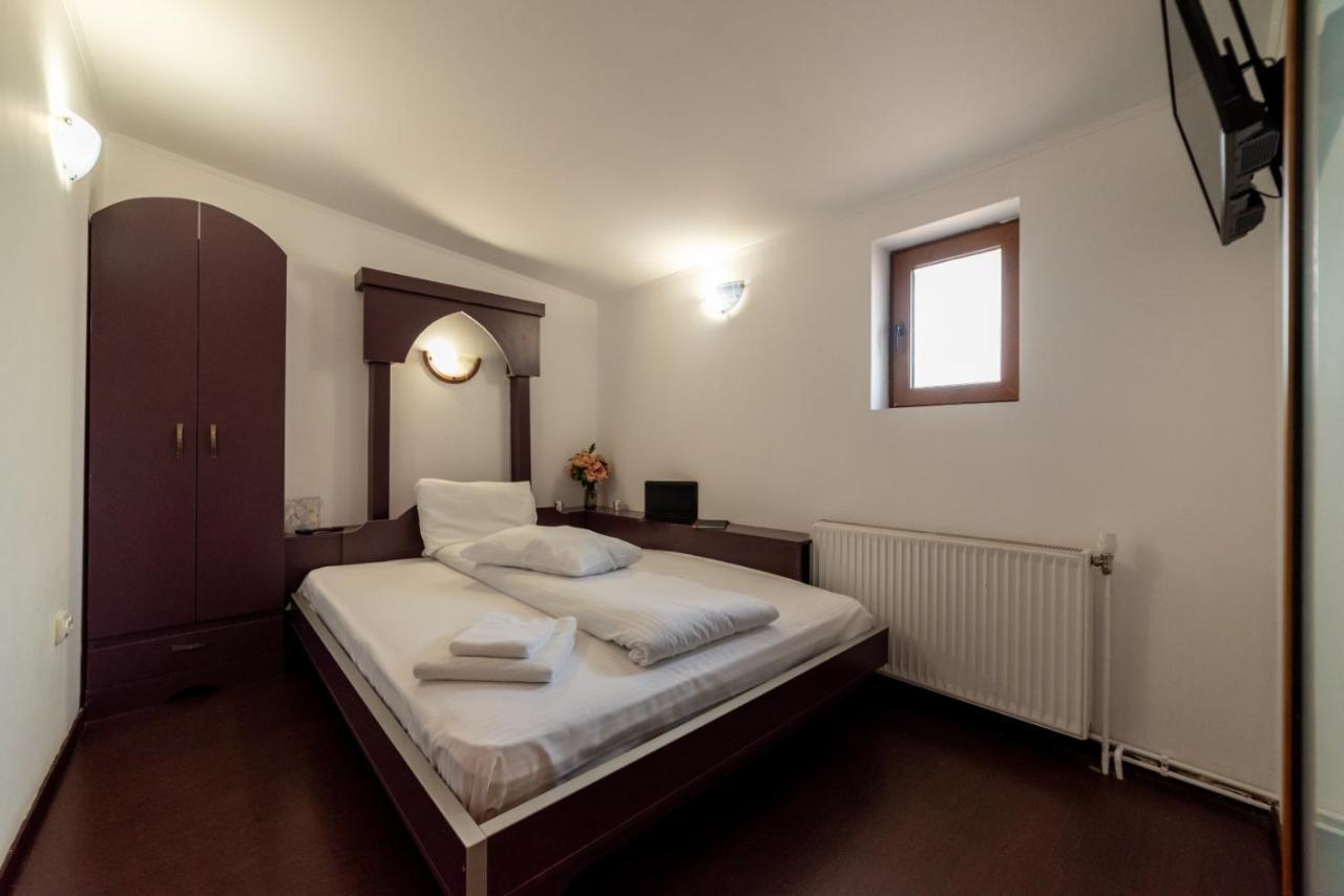 Escala Rooms Ghimbav Extérieur photo