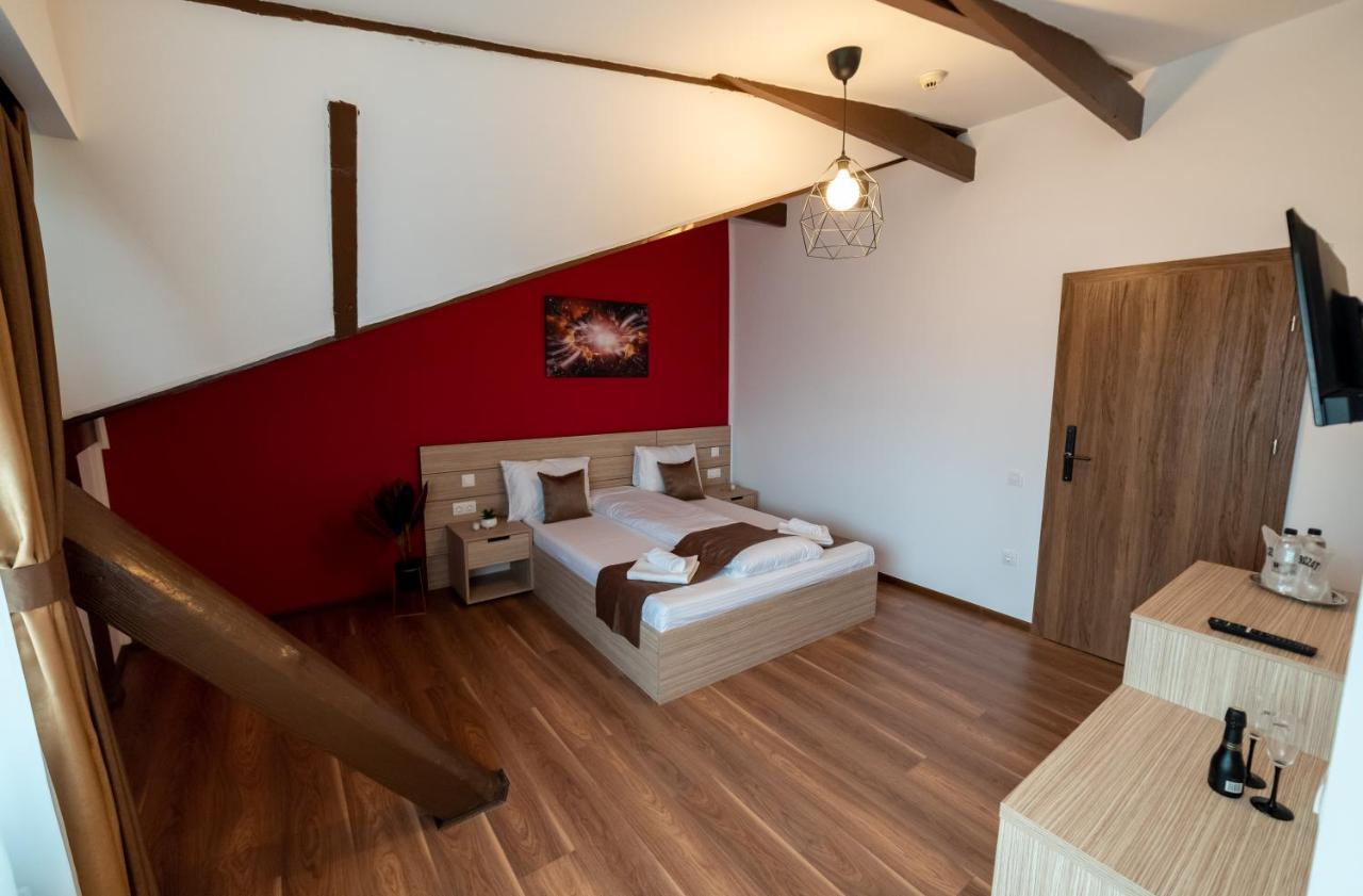 Escala Rooms Ghimbav Extérieur photo