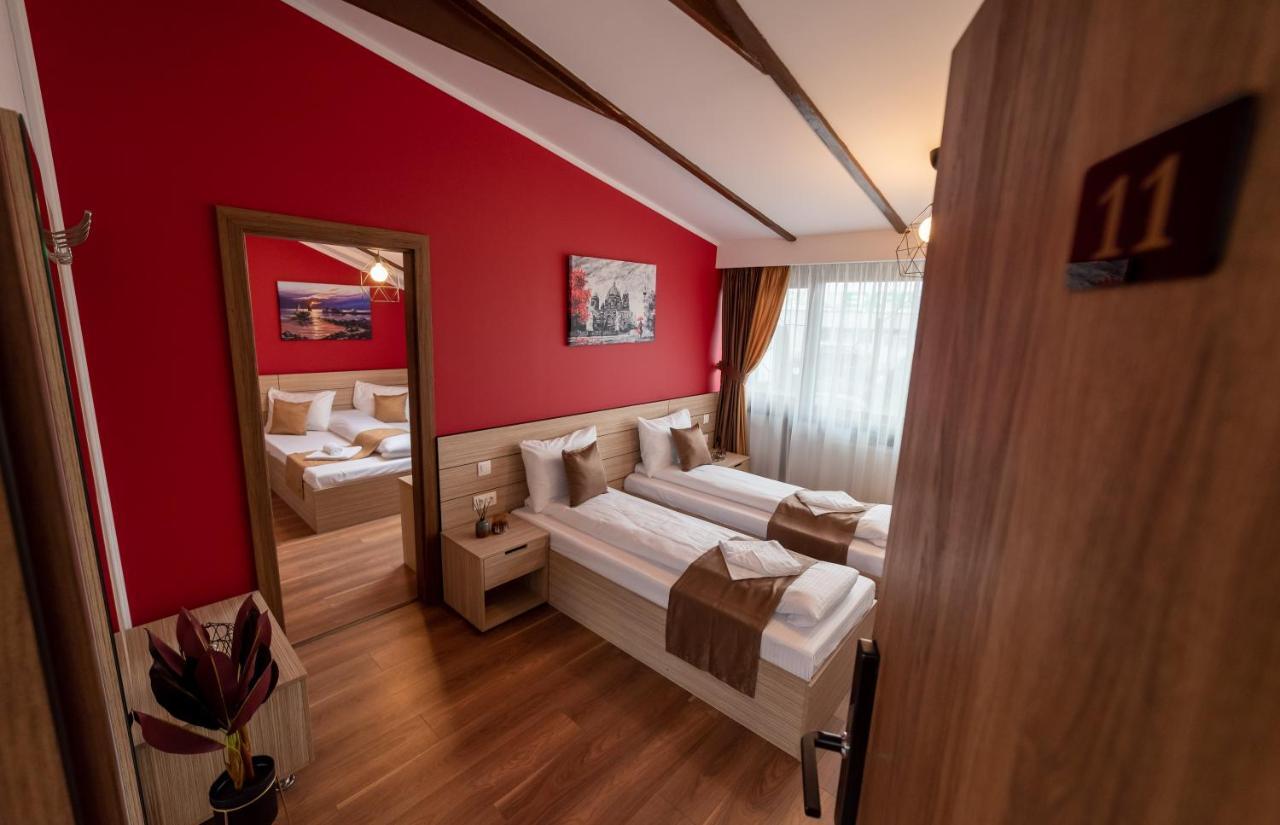 Escala Rooms Ghimbav Extérieur photo