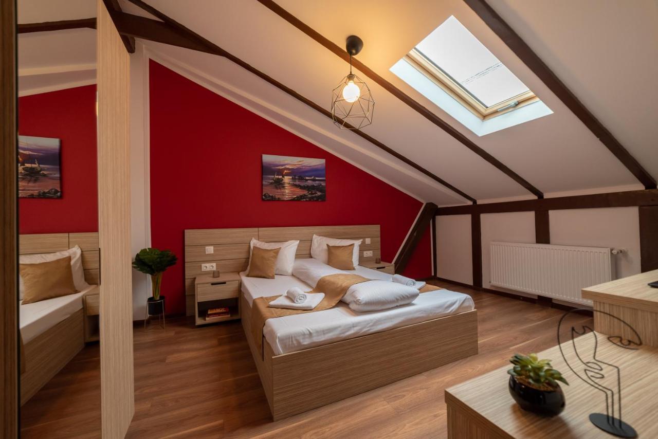 Escala Rooms Ghimbav Extérieur photo