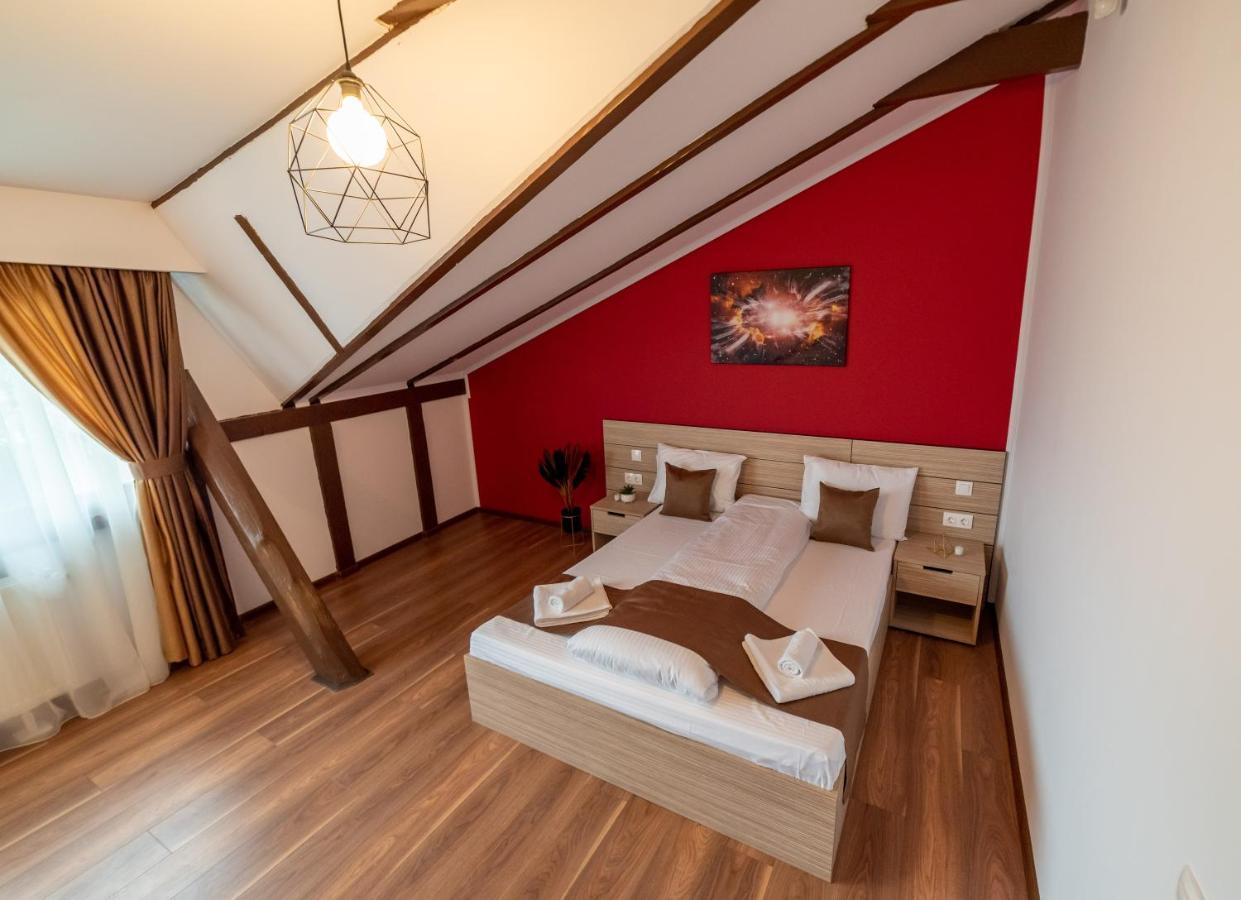 Escala Rooms Ghimbav Extérieur photo